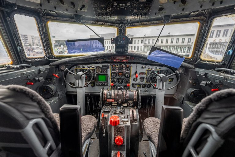 fokker 27 cockpit 2