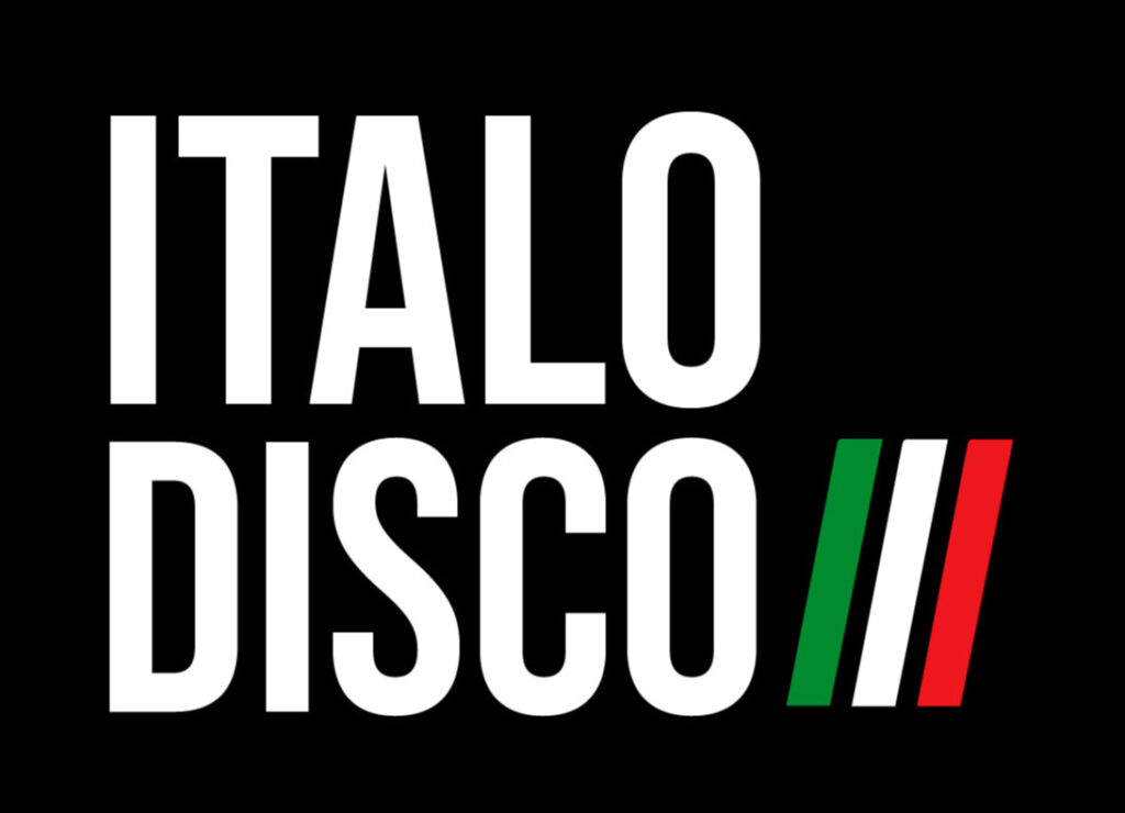 Großer weißer Schriftzug "ITALO DISCO" auf schwarzem Hintergrund, dazu drei schräge Streifen in Grün, Weiß und Rot.
