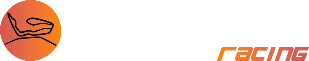 Logo von Simtrack Racing mit stilisierter Rennstreckenlinie in einem orangefarbenen Kreis links und dem Schriftzug "simtrack racing" in weiß und orangem Farbverlauf rechts.