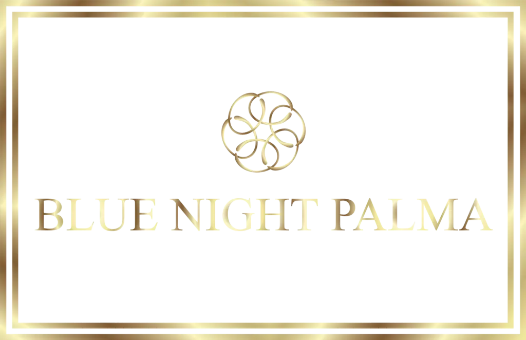 Logotipo con marco dorado y un círculo estilizado entrelazado sobre el texto "BLUE NIGHT PALMA" en color dorado sobre fondo blanco