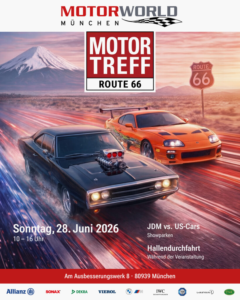Plakat für „Motor Treff Route 66“ mit zwei Autos auf einer Wüstenstraße; 28. Juni 2026 in München