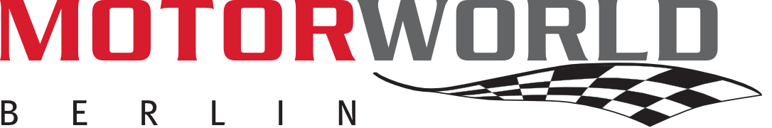 Logo mit dem Schriftzug MOTORWORLD BERLIN, wobei MOTOR in Rot und WORLD in Grau geschrieben ist, darunter BERLIN in Schwarz, rechts ein geschwungenes schwarz-weiß kariertes Zielflaggenmuster