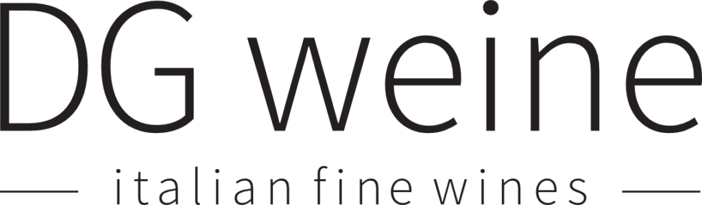 Logo with large lettering 'DG weine' and underneath in small, narrow lettering the slogan 'italian fine wines' with a horizontal line on the left and right.