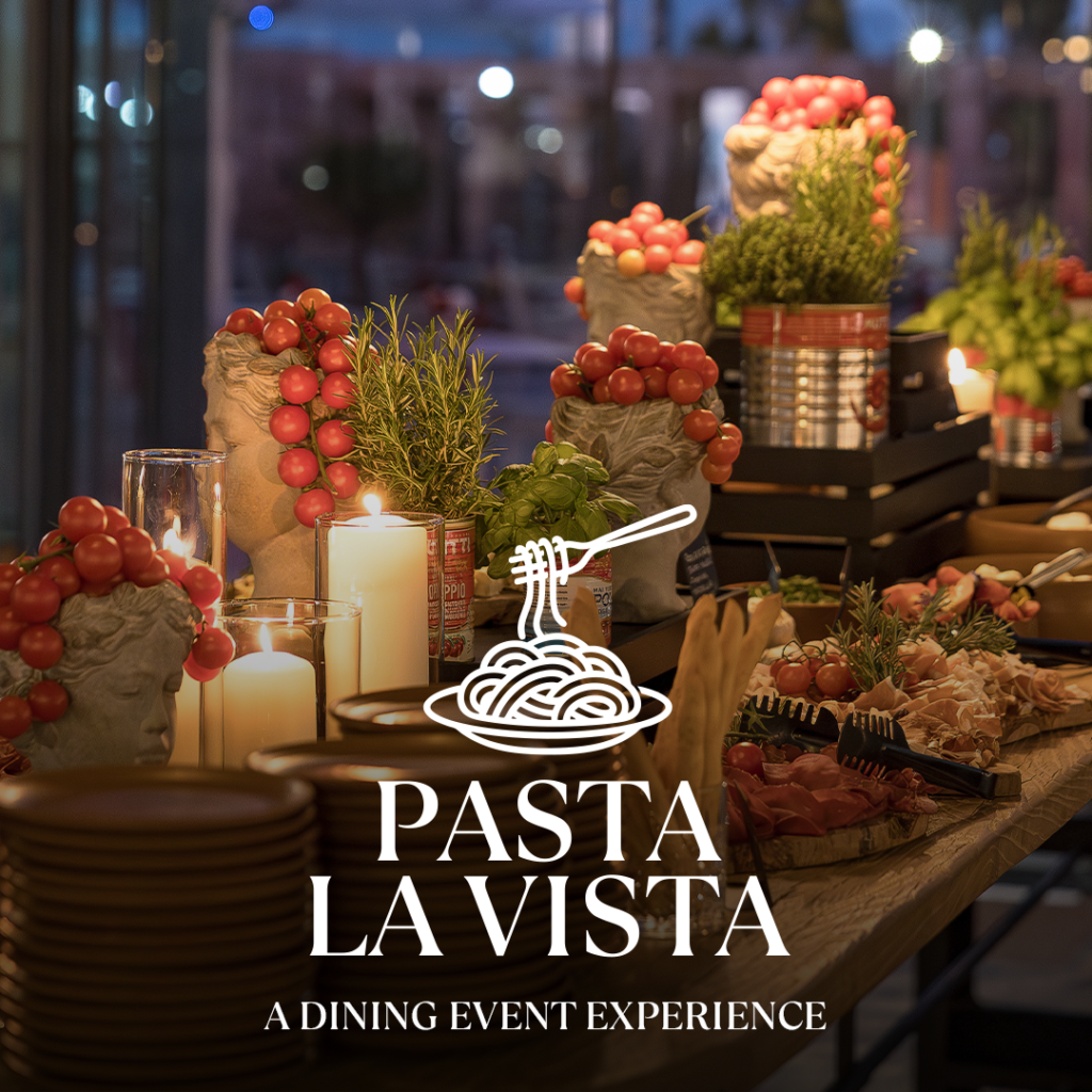 Gemütliches Buffet mit Kerzen, Kirschtomaten, Kräutern und Charcuterie, darüber das Logo PASTA LA VISTA.