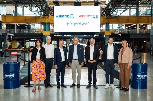 v. l. n. r.: Dr. Antonella Forte-Wolf/Projektleitung Kunst- und Kultursponsoring, Oldtimersponsoring, Allianz Kunde und Markt GmbH (AKM); Thomas Lukowski/Fachbereichsleiter, Allianz Kunde und Markt GmbH (AKM); Daniel Bahr/Mitglied des Vorstands, Allianz Beratungs- und Vertriebs-AG bei Allianz (ABV); Andreas Dünkel/Geschäftsführer, Motorworld Group; Harald Stadlbauer/Leiter Verkaufsförderung, Marketing, Allianz Beratungs- und Vertriebs-AG bei Allianz (ABV); Felix Oberle/Geschäftsführer, Motorworld Group; Sandra Kieling/Head of Customer Relations, Motorworld Group