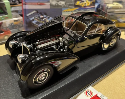 Automobilia_2 (c) Kay MacKenneth
