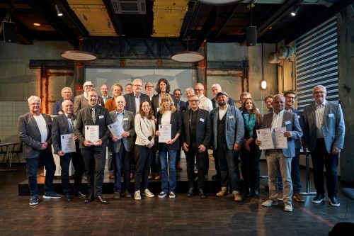 MOTORWORLD-Buchpreis_2022_Gruppenbild_2-(c)-Motorworld-Group_Christoph-Gramann