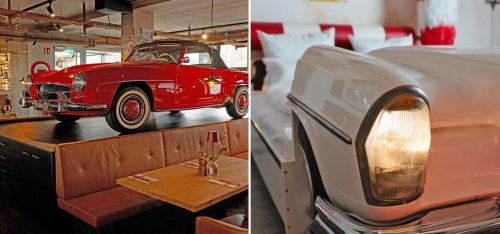Rotes klassisches Cabrio im Restaurant über Sitzecke präsentiert; rechts Nahaufnahme eines weißen Autokopfs mit eingeschaltetem Scheinwerfer.