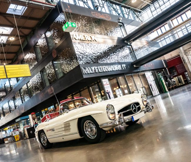 Motorworld Muenchen indoor 2 2000x